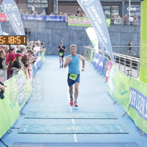 10.08.2025 - GEWOBA Citytriathlon Bremen H.Heesch http://msf.ph/oto/8554419 10.08.2025 15:18:55 Ziel 281 meine-sportfotos.de