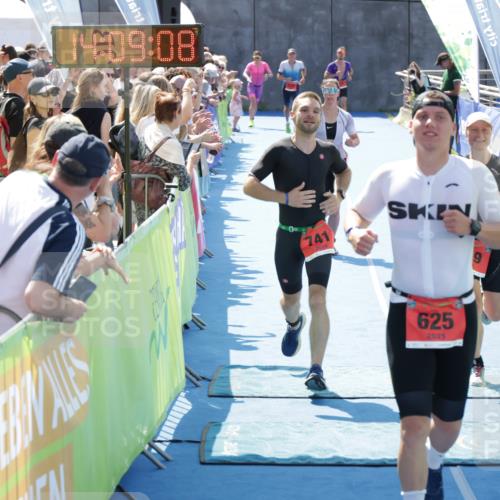 10.08.2025 - GEWOBA Citytriathlon Bremen H.Heesch http://msf.ph/oto/8554420 10.08.2025 14:09:12 Ziel 625, 741, 959, 960 meine-sportfotos.de