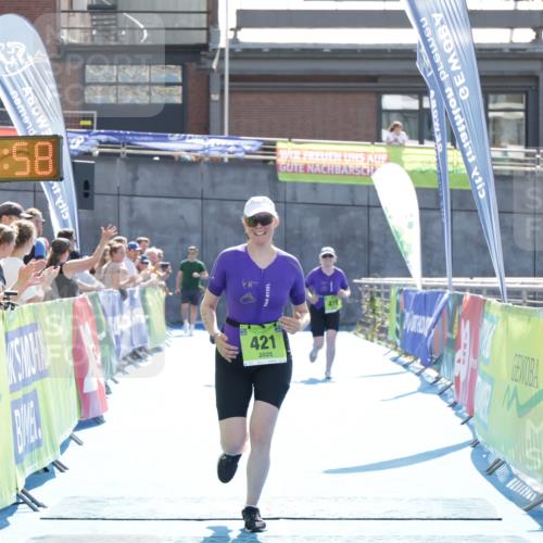 10.08.2025 - GEWOBA Citytriathlon Bremen H.Heesch http://msf.ph/oto/8554422 10.08.2025 15:51:02 Ziel 140, 419, 421 meine-sportfotos.de
