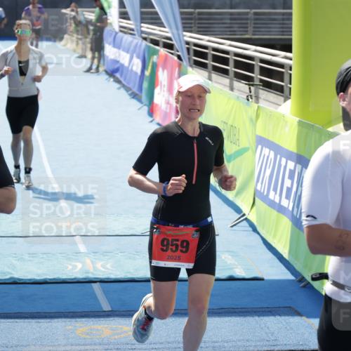 10.08.2025 - GEWOBA Citytriathlon Bremen H.Heesch http://msf.ph/oto/8554429 10.08.2025 14:09:14 Ziel 625, 741, 959, 960 meine-sportfotos.de