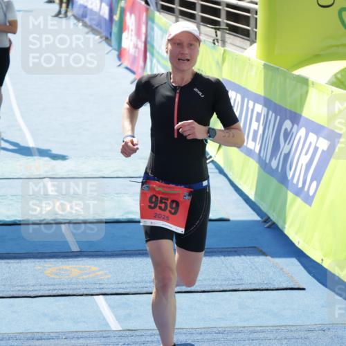 10.08.2025 - GEWOBA Citytriathlon Bremen H.Heesch http://msf.ph/oto/8554433 10.08.2025 14:09:14 Ziel 625, 741, 959, 960 meine-sportfotos.de