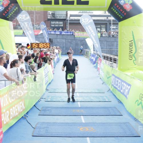 10.08.2025 - GEWOBA Citytriathlon Bremen H.Heesch http://msf.ph/oto/8554456 10.08.2025 15:19:03 Ziel 195, 263, 281 meine-sportfotos.de