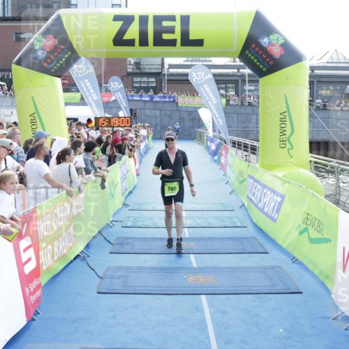 10.08.2025 - GEWOBA Citytriathlon Bremen H.Heesch http://msf.ph/oto/8554465 10.08.2025 15:19:04 Ziel 195, 263 meine-sportfotos.de
