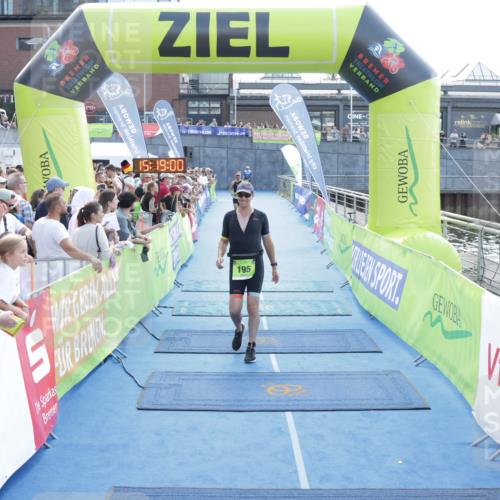 10.08.2025 - GEWOBA Citytriathlon Bremen H.Heesch http://msf.ph/oto/8554468 10.08.2025 15:19:04 Ziel 195, 263 meine-sportfotos.de