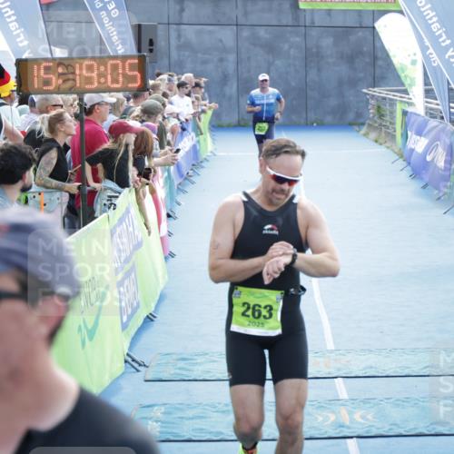 10.08.2025 - GEWOBA Citytriathlon Bremen H.Heesch http://msf.ph/oto/8554471 10.08.2025 15:19:09 Ziel 195, 263 meine-sportfotos.de