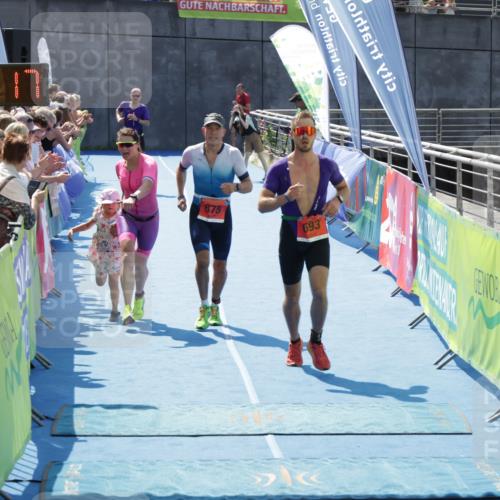 10.08.2025 - GEWOBA Citytriathlon Bremen H.Heesch http://msf.ph/oto/8554472 10.08.2025 14:09:21 Ziel 693, 875, 956, 960 meine-sportfotos.de