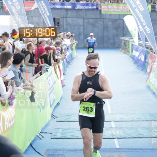 10.08.2025 - GEWOBA Citytriathlon Bremen H.Heesch http://msf.ph/oto/8554473 10.08.2025 15:19:09 Ziel 195, 263 meine-sportfotos.de