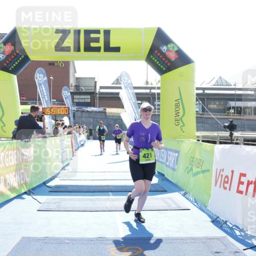 10.08.2025 - GEWOBA Citytriathlon Bremen H.Heesch http://msf.ph/oto/8554482 10.08.2025 15:51:04 Ziel 140, 419, 421 meine-sportfotos.de