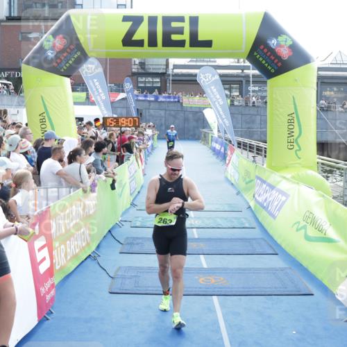 10.08.2025 - GEWOBA Citytriathlon Bremen H.Heesch http://msf.ph/oto/8554485 10.08.2025 15:19:11 Ziel 252, 263 meine-sportfotos.de