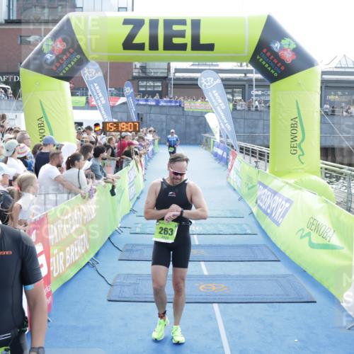 10.08.2025 - GEWOBA Citytriathlon Bremen H.Heesch http://msf.ph/oto/8554488 10.08.2025 15:19:11 Ziel 252, 263 meine-sportfotos.de