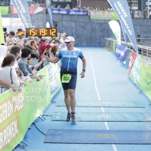 10.08.2025 - GEWOBA Citytriathlon Bremen H.Heesch http://msf.ph/oto/8554500 10.08.2025 15:19:16 Ziel 252 meine-sportfotos.de