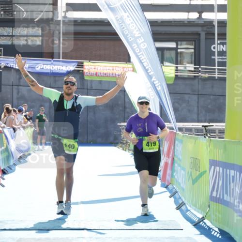 10.08.2025 - GEWOBA Citytriathlon Bremen H.Heesch http://msf.ph/oto/8554503 10.08.2025 15:51:07 Ziel 140, 419, 421 meine-sportfotos.de