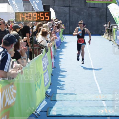 10.08.2025 - GEWOBA Citytriathlon Bremen H.Heesch http://msf.ph/oto/8554526 10.08.2025 14:09:59 Ziel 647 meine-sportfotos.de
