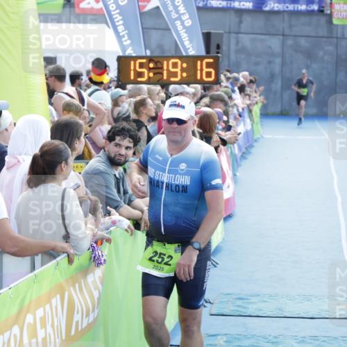 10.08.2025 - GEWOBA Citytriathlon Bremen H.Heesch http://msf.ph/oto/8554531 10.08.2025 15:19:19 Ziel 252 meine-sportfotos.de