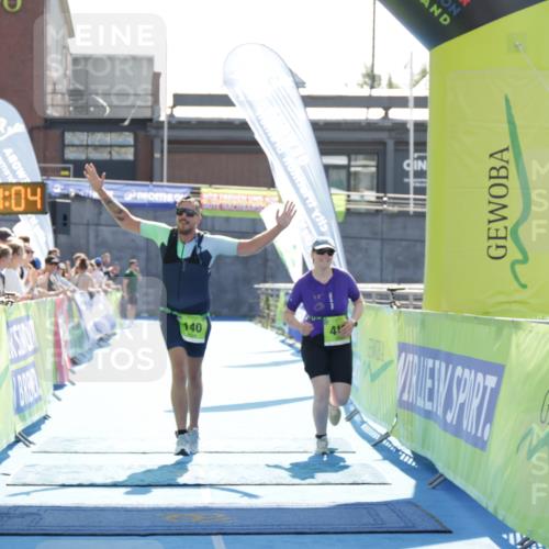 10.08.2025 - GEWOBA Citytriathlon Bremen H.Heesch http://msf.ph/oto/8554537 10.08.2025 15:51:08 Ziel 140, 419, 421 meine-sportfotos.de