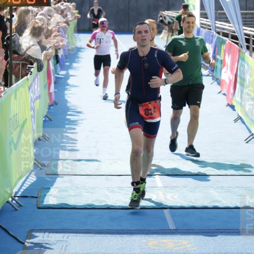 10.08.2025 - GEWOBA Citytriathlon Bremen H.Heesch http://msf.ph/oto/8554550 10.08.2025 14:10:08 Ziel 647, 824, 1015 meine-sportfotos.de