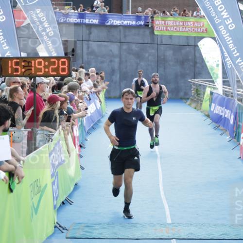 10.08.2025 - GEWOBA Citytriathlon Bremen H.Heesch http://msf.ph/oto/8554556 10.08.2025 15:19:32 Ziel 5, 72 meine-sportfotos.de