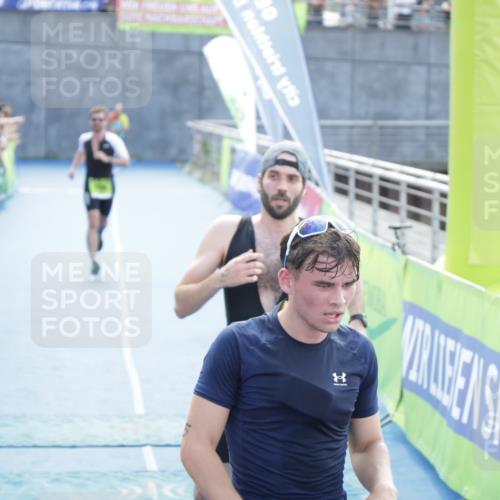 10.08.2025 - GEWOBA Citytriathlon Bremen H.Heesch http://msf.ph/oto/8554568 10.08.2025 15:19:36 Ziel 5, 106 meine-sportfotos.de