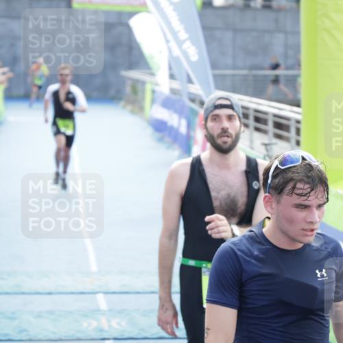 10.08.2025 - GEWOBA Citytriathlon Bremen H.Heesch http://msf.ph/oto/8554574 10.08.2025 15:19:36 Ziel 5, 106 meine-sportfotos.de