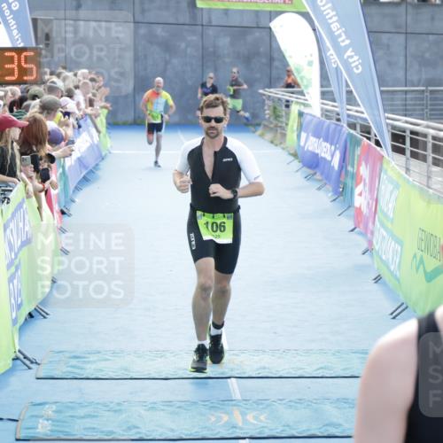 10.08.2025 - GEWOBA Citytriathlon Bremen H.Heesch http://msf.ph/oto/8554576 10.08.2025 15:19:39 Ziel 5, 106, 174 meine-sportfotos.de