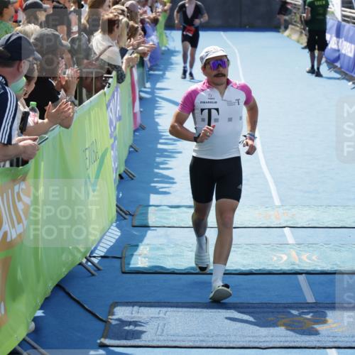 10.08.2025 - GEWOBA Citytriathlon Bremen H.Heesch http://msf.ph/oto/8554582 10.08.2025 14:10:12 Ziel 682, 824, 1015 meine-sportfotos.de
