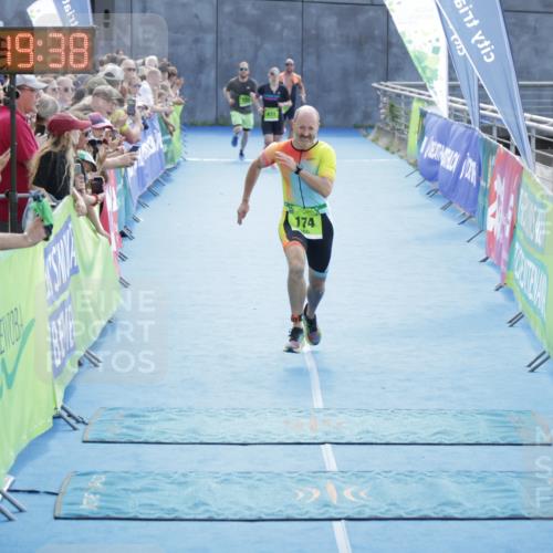 10.08.2025 - GEWOBA Citytriathlon Bremen H.Heesch http://msf.ph/oto/8554586 10.08.2025 15:19:42 Ziel 106, 174 meine-sportfotos.de