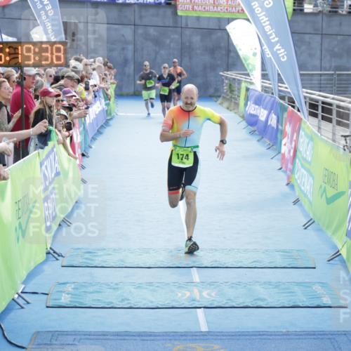 10.08.2025 - GEWOBA Citytriathlon Bremen H.Heesch http://msf.ph/oto/8554589 10.08.2025 15:19:42 Ziel 106, 174 meine-sportfotos.de