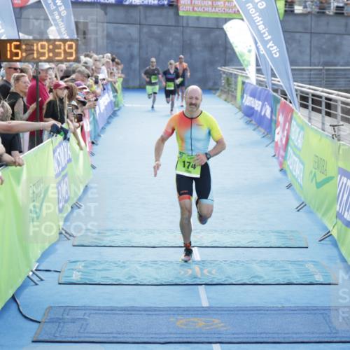 10.08.2025 - GEWOBA Citytriathlon Bremen H.Heesch http://msf.ph/oto/8554591 10.08.2025 15:19:43 Ziel 106, 174 meine-sportfotos.de