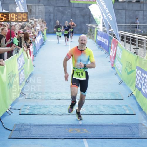 10.08.2025 - GEWOBA Citytriathlon Bremen H.Heesch http://msf.ph/oto/8554594 10.08.2025 15:19:43 Ziel 106, 174 meine-sportfotos.de