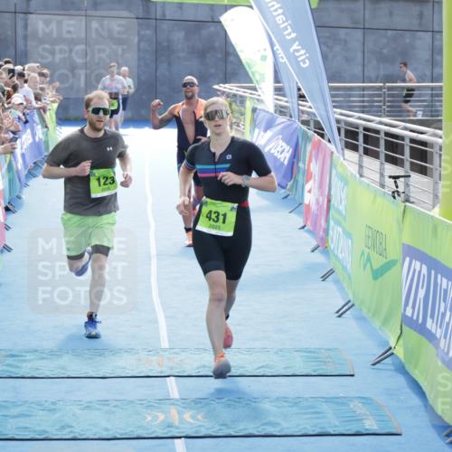 10.08.2025 - GEWOBA Citytriathlon Bremen H.Heesch http://msf.ph/oto/8554612 10.08.2025 15:19:49 Ziel 123, 174, 224, 431 meine-sportfotos.de