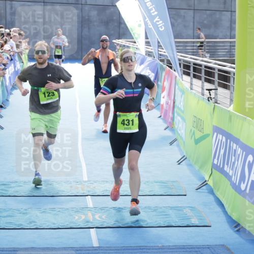 10.08.2025 - GEWOBA Citytriathlon Bremen H.Heesch http://msf.ph/oto/8554615 10.08.2025 15:19:50 Ziel 123, 174, 224, 431 meine-sportfotos.de