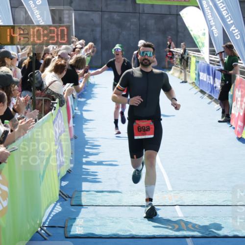 10.08.2025 - GEWOBA Citytriathlon Bremen H.Heesch http://msf.ph/oto/8554621 10.08.2025 14:10:34 Ziel 649, 656, 698 meine-sportfotos.de