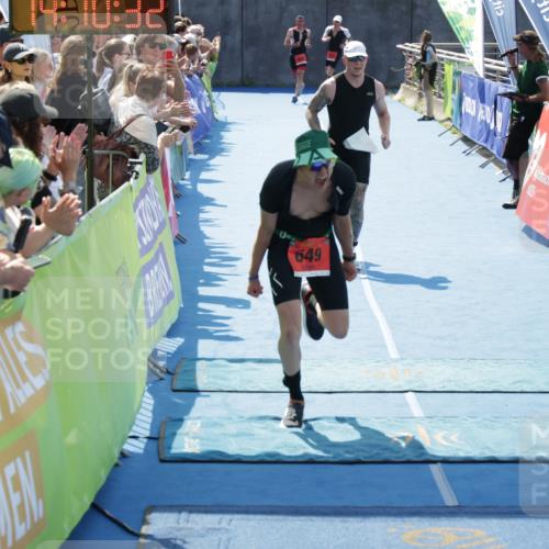 10.08.2025 - GEWOBA Citytriathlon Bremen H.Heesch http://msf.ph/oto/8554629 10.08.2025 14:10:36 Ziel 649, 656, 698 meine-sportfotos.de