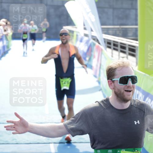 10.08.2025 - GEWOBA Citytriathlon Bremen H.Heesch http://msf.ph/oto/8554634 10.08.2025 15:19:52 Ziel 123, 224, 431 meine-sportfotos.de