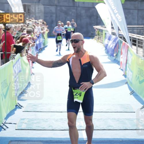 10.08.2025 - GEWOBA Citytriathlon Bremen H.Heesch http://msf.ph/oto/8554640 10.08.2025 15:19:53 Ziel 123, 224, 431 meine-sportfotos.de