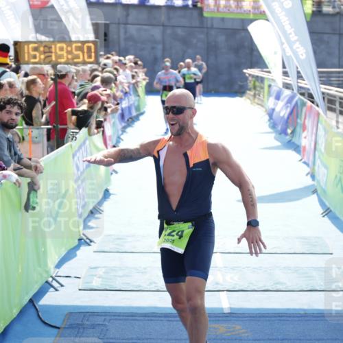 10.08.2025 - GEWOBA Citytriathlon Bremen H.Heesch http://msf.ph/oto/8554644 10.08.2025 15:19:54 Ziel 88, 123, 224, 431 meine-sportfotos.de