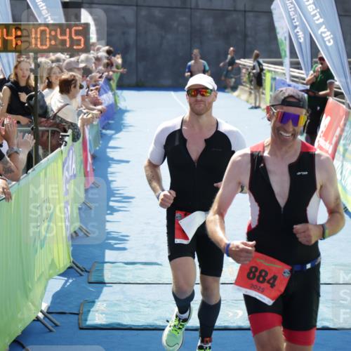 10.08.2025 - GEWOBA Citytriathlon Bremen H.Heesch http://msf.ph/oto/8554664 10.08.2025 14:10:49 Ziel 616, 884 meine-sportfotos.de