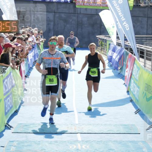 10.08.2025 - GEWOBA Citytriathlon Bremen H.Heesch http://msf.ph/oto/8554672 10.08.2025 15:19:59 Ziel 38, 88, 224, 238, 445 meine-sportfotos.de