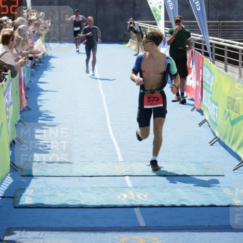 10.08.2025 - GEWOBA Citytriathlon Bremen H.Heesch http://msf.ph/oto/8554673 10.08.2025 14:10:56 Ziel 573, 616, 884, 933 meine-sportfotos.de