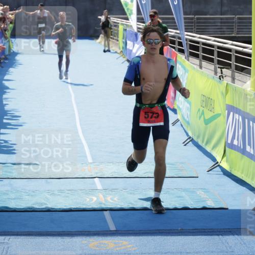10.08.2025 - GEWOBA Citytriathlon Bremen H.Heesch http://msf.ph/oto/8554680 10.08.2025 14:10:56 Ziel 573, 616, 884, 933 meine-sportfotos.de