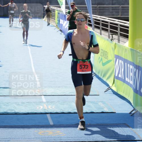 10.08.2025 - GEWOBA Citytriathlon Bremen H.Heesch http://msf.ph/oto/8554684 10.08.2025 14:10:57 Ziel 573, 784, 933 meine-sportfotos.de