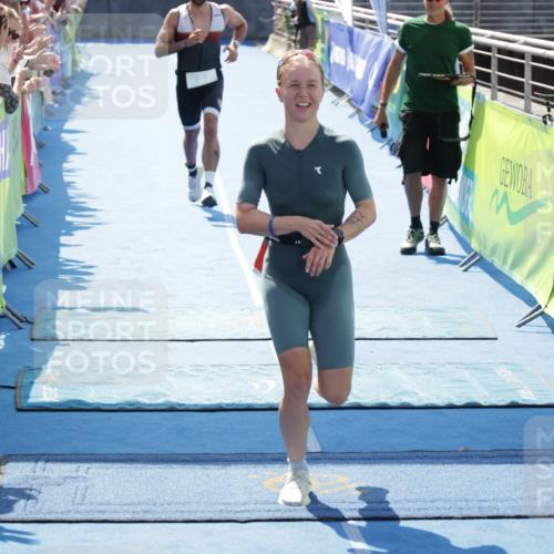 10.08.2025 - GEWOBA Citytriathlon Bremen H.Heesch http://msf.ph/oto/8554693 10.08.2025 14:11:01 Ziel 573, 784, 933 meine-sportfotos.de