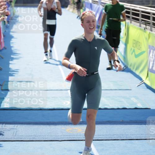 10.08.2025 - GEWOBA Citytriathlon Bremen H.Heesch http://msf.ph/oto/8554696 10.08.2025 14:11:01 Ziel 573, 784, 933 meine-sportfotos.de