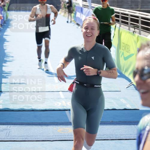 10.08.2025 - GEWOBA Citytriathlon Bremen H.Heesch http://msf.ph/oto/8554699 10.08.2025 14:11:02 Ziel 573, 784, 933 meine-sportfotos.de