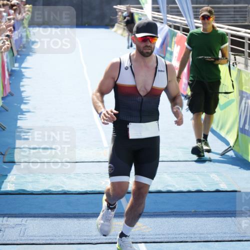 10.08.2025 - GEWOBA Citytriathlon Bremen H.Heesch http://msf.ph/oto/8554702 10.08.2025 14:11:03 Ziel 573, 784, 933 meine-sportfotos.de