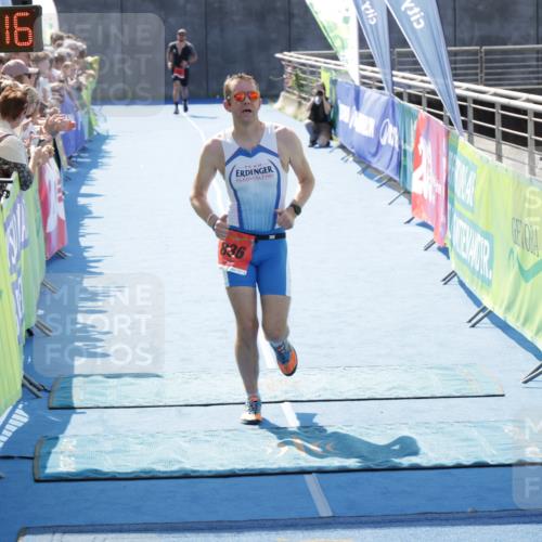 10.08.2025 - GEWOBA Citytriathlon Bremen H.Heesch http://msf.ph/oto/8554710 10.08.2025 14:11:19 Ziel 836 meine-sportfotos.de