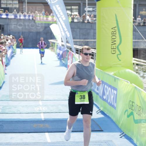 10.08.2025 - GEWOBA Citytriathlon Bremen H.Heesch http://msf.ph/oto/8554711 10.08.2025 15:20:07 Ziel 38, 81, 88, 238, 445 meine-sportfotos.de