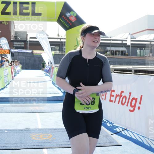 10.08.2025 - GEWOBA Citytriathlon Bremen H.Heesch http://msf.ph/oto/8554712 10.08.2025 15:52:09 Ziel 388 meine-sportfotos.de