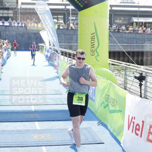 10.08.2025 - GEWOBA Citytriathlon Bremen H.Heesch http://msf.ph/oto/8554715 10.08.2025 15:20:07 Ziel 38, 81, 88, 238, 445 meine-sportfotos.de