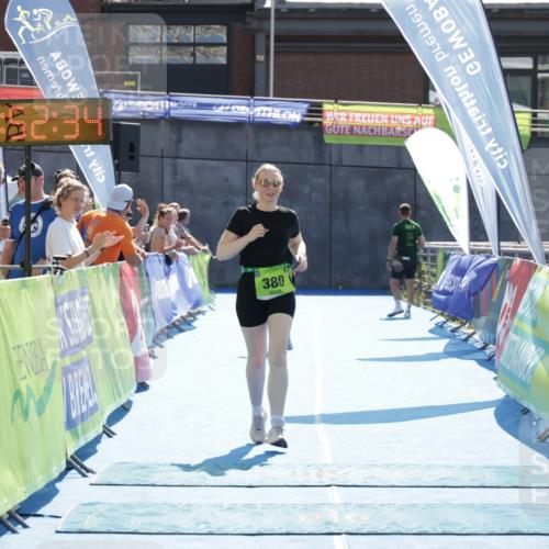 10.08.2025 - GEWOBA Citytriathlon Bremen H.Heesch http://msf.ph/oto/8554720 10.08.2025 15:52:38 Ziel 339, 380 meine-sportfotos.de